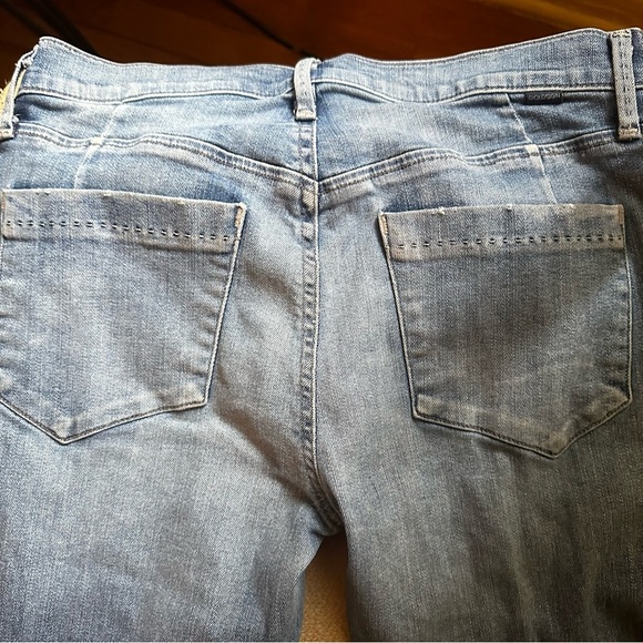 Anthropologie Goldsign EUC Low Rise Medium Wash Wiskering Jeans - Picture 8 of 9